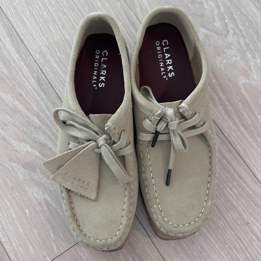 Clarks Wallabee Maple Suede in Women’s 7.5